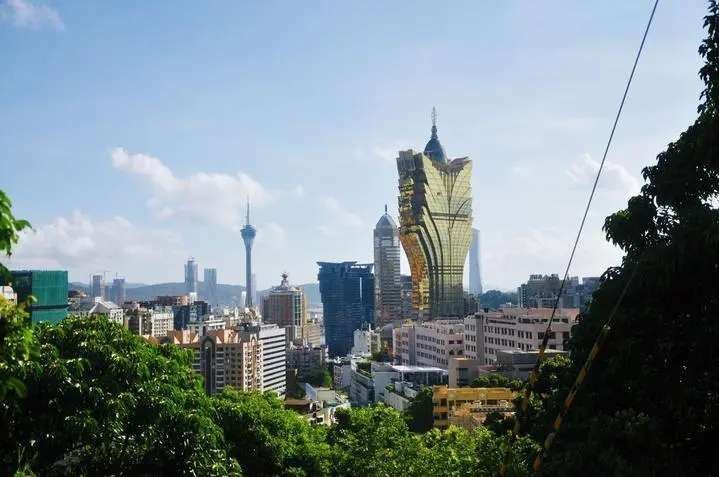 2025年新澳门与香港天天免费精准大全,全面释义、解释与落实与警惕虚假宣传